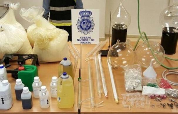 Desmantelan un laboratorio de drogas sintéticas en Alicante y se inacutan de 122 kilos de APAAN