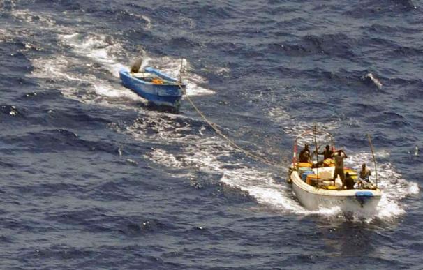 Un atunero vasco huye tras avistar una embarcación que se acercaba en aguas de Somalia