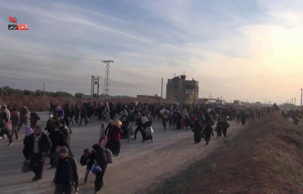 Miles de personas huyen de Alepo