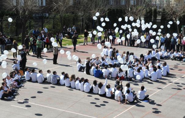 Conmemoran el 104 aniversario del nacimiento de Ayala con más de un millar de globos