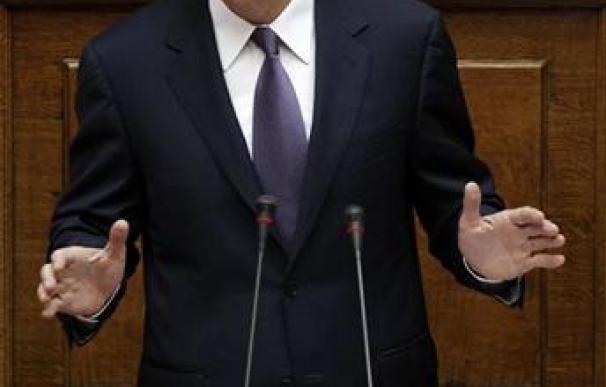 Papandreu obtiene la confianza del Parlamento pero no de la calle