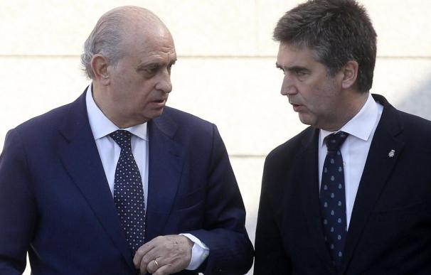 El ministro del Interior, Jorge Fernández Díaz, junto al director de la Policía, Ignacio Cosidó.