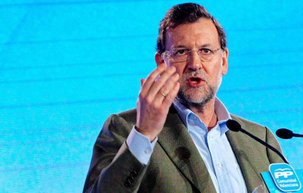 Rajoy ve "disparatada" la subida del IVA y pide a PNV y CC que no la apoyen