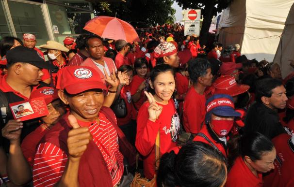 Decenas de miles de tailandeses se manifiestan por tercer día contra el Gobierno