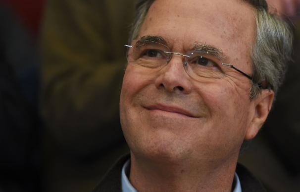 US Republican presidential candidate Jeb Bush smil