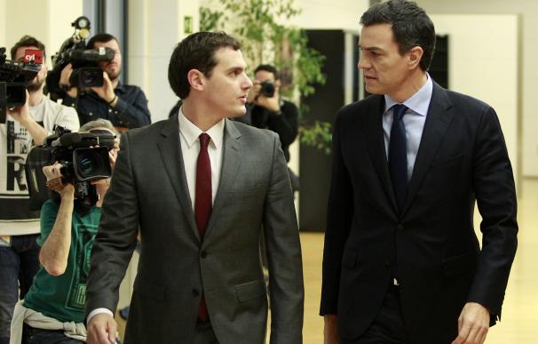 Pedro Sánchez ve "buena predisposición" al acuerdo por parte de Rivera y descarta que el PP permita su investidura