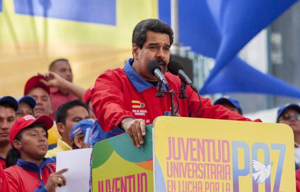 Maduro pide a intelectuales ayudarle en la construcción de un nuevo Estado