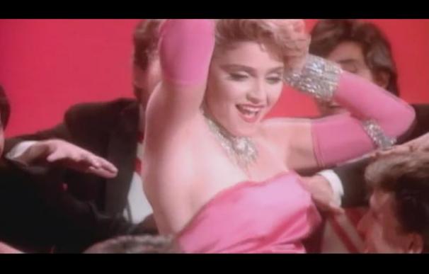 Madonna, en el vídeo Material Girl.