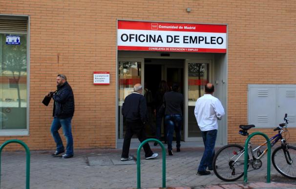 Desalojada una oficina del INEM en Madrid por pequeña explosión con dos heridos leves
