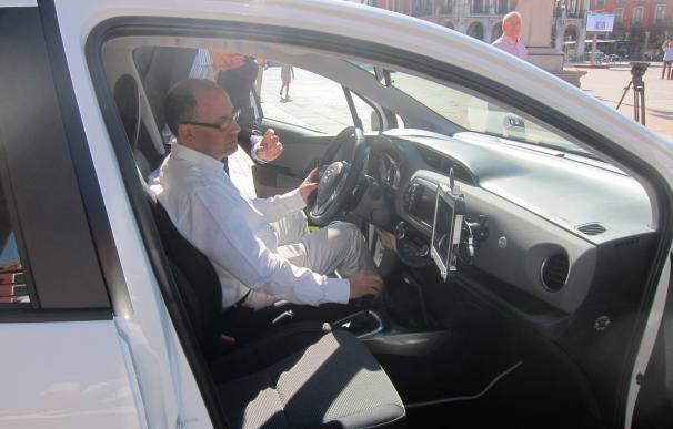Dos nuevos vehículos híbridos de lectura de matrículas controlan la ORA en Valladolid a partir de hoy