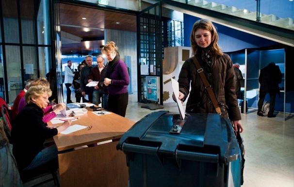 Abren los colegios electorales para las municipales en Holanda