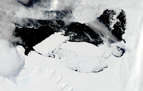 La NASA difunde imágenes del choque de un iceberg con la Antártida