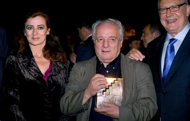 Javier Reverte gana el Premio Fernando Lara con una novela sobre una "madre coraje"