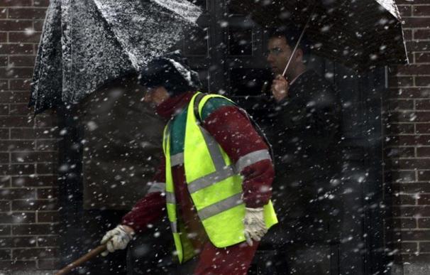 Protección Civil avisa a Madrid por nieve, y a Galicia y Asturias por vientos