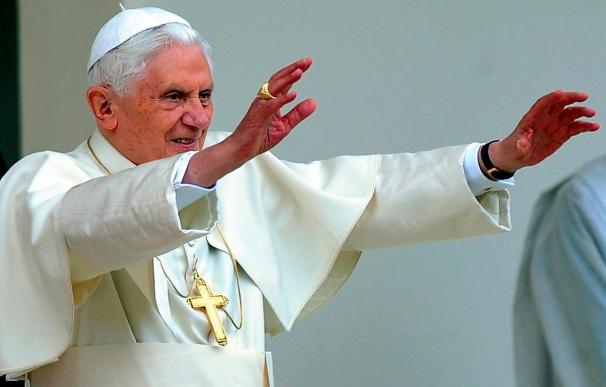 El Papa anima a los sacerdotes a proseguir su labor a pesar de los problemas