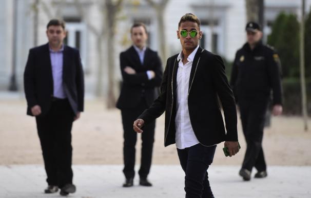 Barcelona's Brazilian forward Neymar leaves Spain'