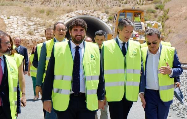 Ministro de Fomento avanza la finalización de las obras de la Variante de Camarillas para junio de 2018
