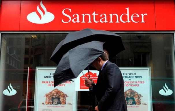 El Santander suspende cautelarmente a un empleado acusado por supervisor de EEUU