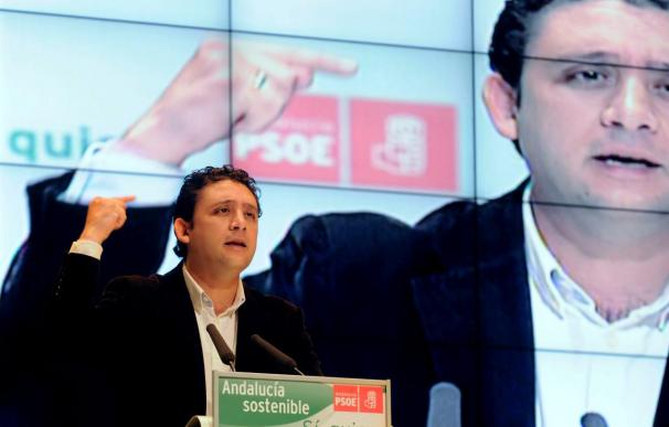 El PSOE no ve a Rato "haciéndose con CajaSur de tapadillo"