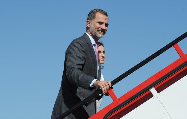 Los Reyes Felipe y Letizia ponen rumbo a Reino Unido entre Honores