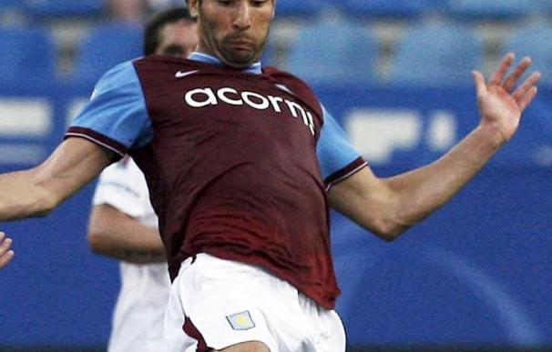 El español Carlos Cuéllar se perderá el primer partido del Aston Villa