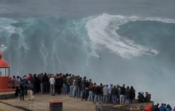 La temible ola que surfeó Sebastian Steudtner en Portugal.