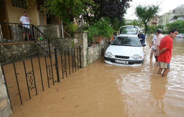 Inundaciones de aparcamientos y bajos en las tarraconenses Torredembarra y Altafulla