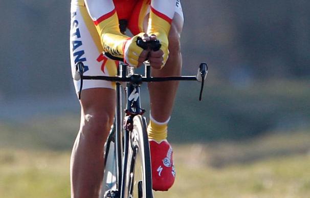 Contador se muestra "preocupado" por el dolor tras sufrir una caída en la París/Niza