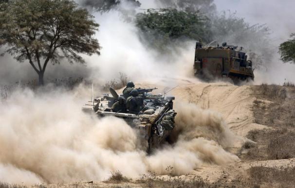 Israel continúa los bombardeos en Gaza mientras retira a la mayor parte de sus tropas