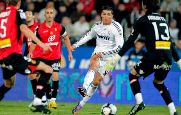 Un colosal Ronaldo mantiene el combate por el título