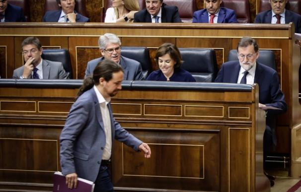 Rajoy se defiende de los ataques de Iglesias acusándole de practicar la corrupción de la democracia en Venezuela