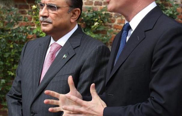 Zardari termina su polémica visita al Reino Unido con un discurso a sus correligionarios