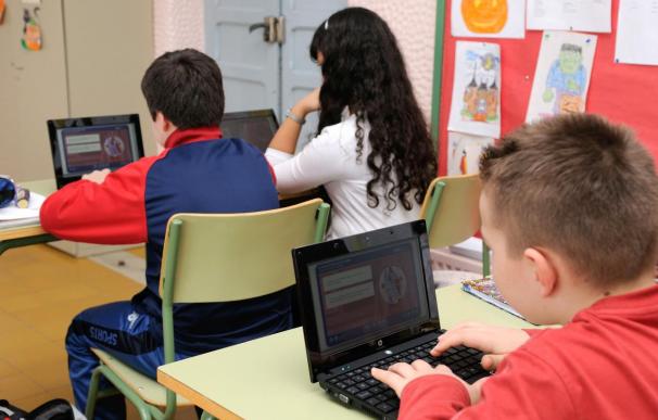 Los estudiantes españoles leen poco, y mucho menos por internet - Efe