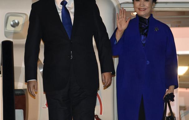El presidente de China y su mujer visitan Reino Unido