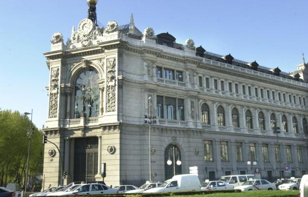 El Banco de España ve mejorar la inversión y "señales dispares" en el consumo