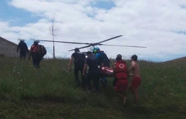 Evacuado en helicóptero un joven gallego de la playa de Usgo con signos de pre-ahogamiento