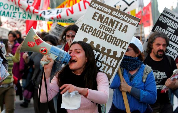 Los sindicatos griegos responden con una jornada de huelga a los recortes del Gobierno