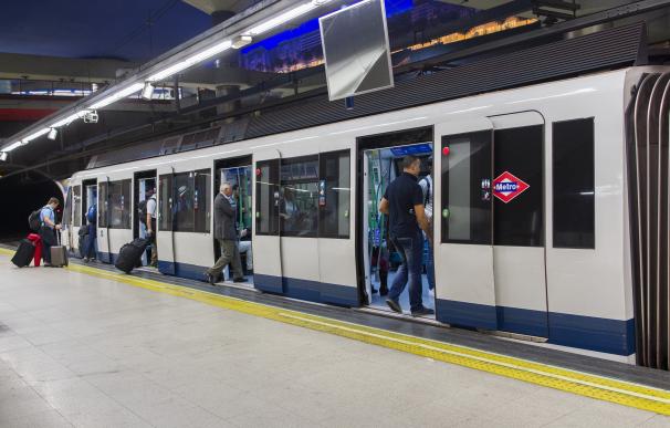 Cifuentes anuncia el fichaje de 360 nuevos conductores "para que el Metro de Madrid vuelva a volar"