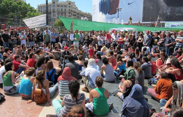 Los 'indignados' acuerdan desmontar el campamento en plaza Catalunya