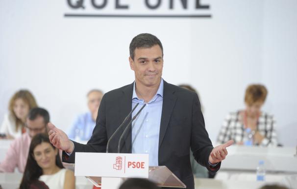 Pedro Sánchez abarrota el 'Magariños' y se lanza a la precampaña con sus candidatos
