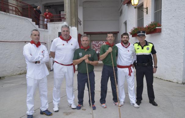 El Ayuntamiento de Pamplona reconoce la labor de los pastores 'Rastrojo' y 'Chichipán' en su último encierro