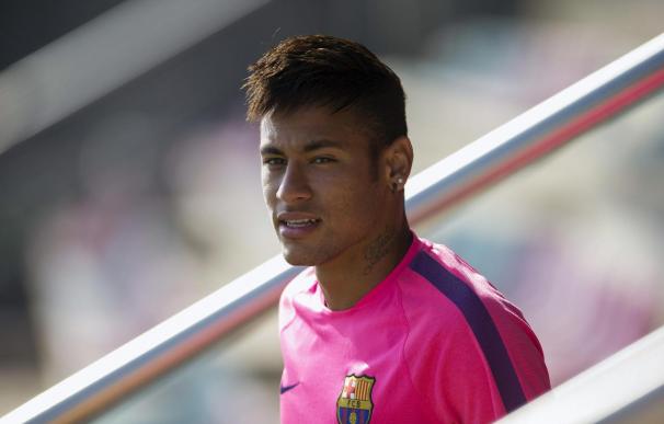 Iniesta no viaja a Villarreal por lesión; Neymar recibe el alta médica