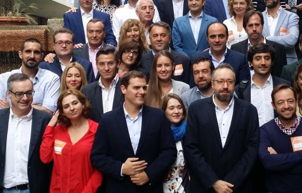Rivera asegura que el PP "ya no tiene proyecto político" para España y que el PSOE "no tiene uno, sino 17"