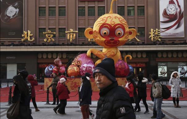 Se ultiman los preparativos para recibir al mono de fuego del Año Nuevo Chino