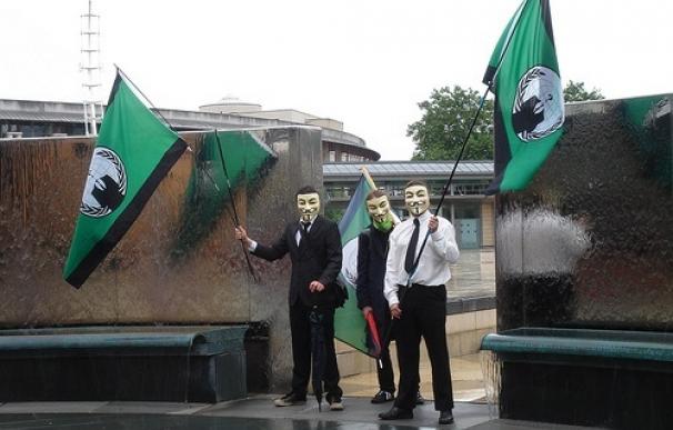 La Policía Nacional sobre Anonymous: "Pueden parecer trastadas de chavales pero ya es un delito"