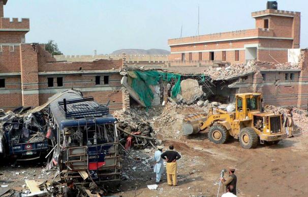 Al menos diez muertos en un atentado suicida en el noroeste paquistaní