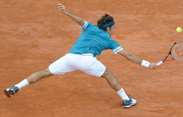 Federer salva el obstáculo del colombiano Alejandro Falla en Roland Garros