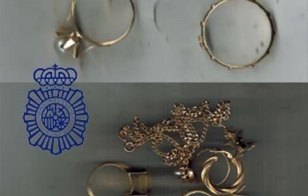 Detenida en Ávila por robar joyas a dos ancianas a las que cuidaba en y venderlas por 2.400 euros