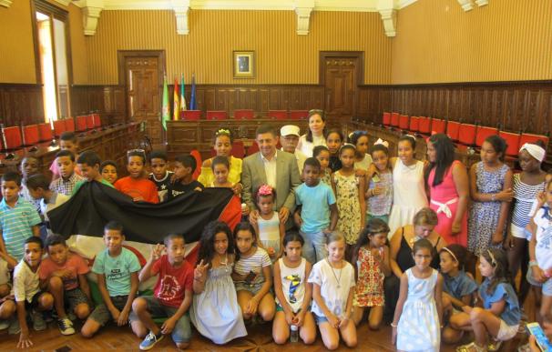 La Diputación recibe a un grupo de menores saharauis que pasan este verano en la provincia