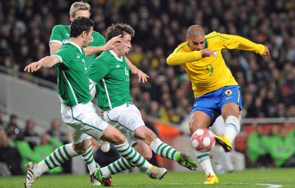 2-0. Brasil bate a Irlanda y recupera a Adriano